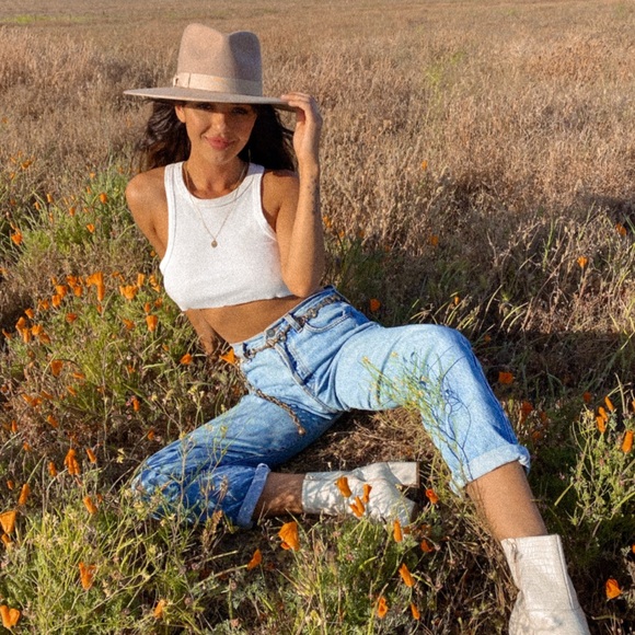 Meet your Posher, Laurel - Picture 2 of 6